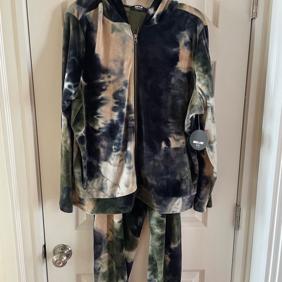 Jolie &Roy Plus size - Picture 2 of 3